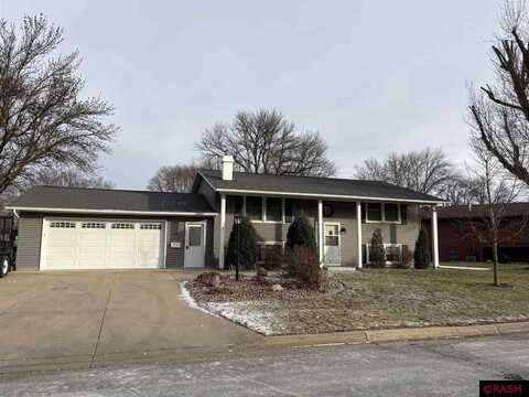 1201 SE 6th Circle, Waseca, MN 56093