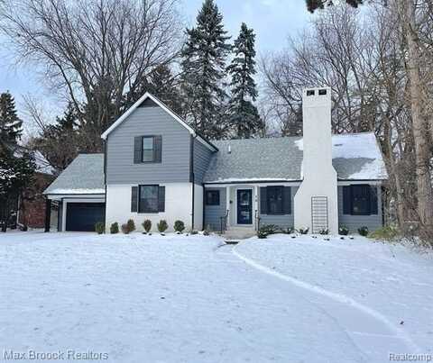 10 OAKLAND PARK Boulevard, Pleasant Ridge, MI 48069