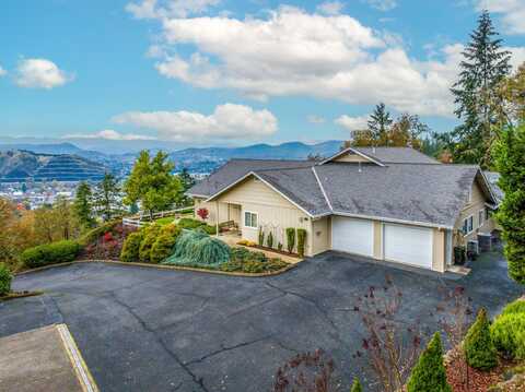 1356 SE Laurel Court, Roseburg, OR 97470