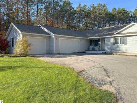 19550 Pine Woods Drive, Lake Ann, MI 49650