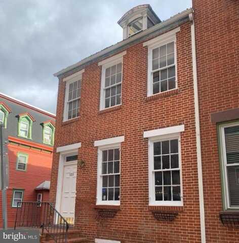 121 PINE STREET, HARRISBURG, PA 17101