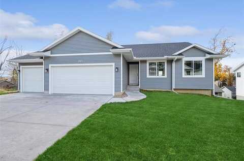 1913 Holly Meadow Avenue SW, Cedar Rapids, IA 52404