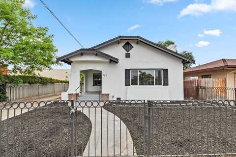 725 5th Street S, Fresno, CA 93702