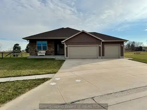 2040 Greenway Dr, Aurora, NE 68818