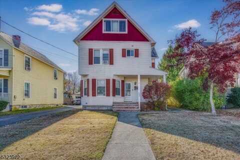 8 Pine St, Newton, NJ 07860