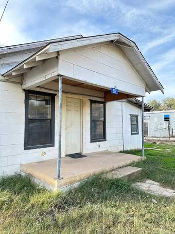 307 W McNeil St, Ingram, TX 78025