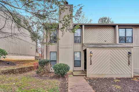 7129 Woods Crossing DR, Roanoke, VA 24018