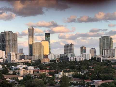 900 SW 8th St, Miami, FL 33130
