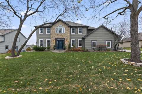 1133 Hillwood Blvd, Pewaukee, WI 53072