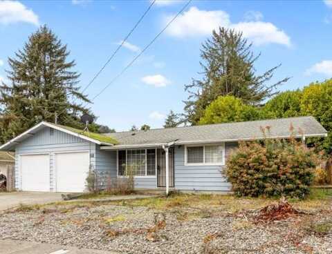 112 Redwood, Klamath, CA 95548