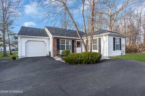 91 Farnworth Close, Freehold, NJ 07728