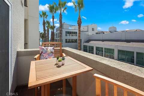 200 Pacific Coast Highway, Huntington Beach, CA 92648