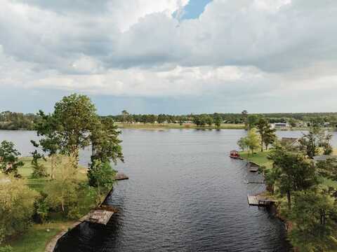 548 Walker Ln, Baxley, GA 31515