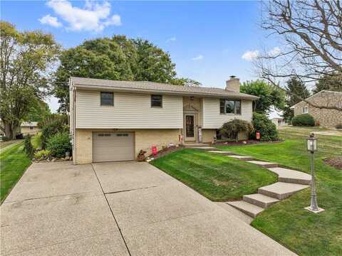 15 Crestwood Dr, Cecil, PA 15321