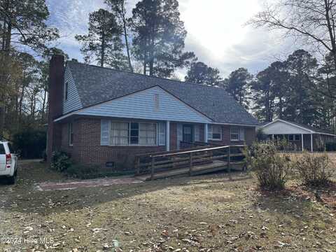 13520 Oakwood Drive, Laurinburg, NC 28352