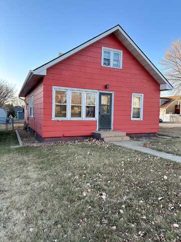 815 E 1st Avenue, Mobridge, SD 57601