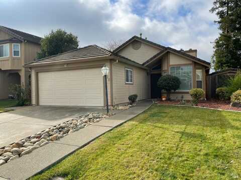 325 Robin Circle, Vacaville, CA 95687