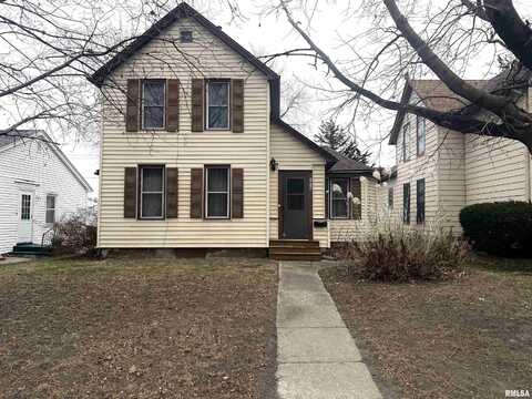 1615 PERSHING Boulevard, Clinton, IA 52732