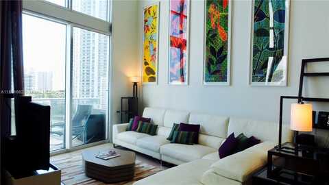 300 S Biscayne Blvd, Miami, FL 33131