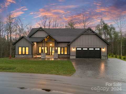 455 Ascension Valley, Horse Shoe, NC 28742