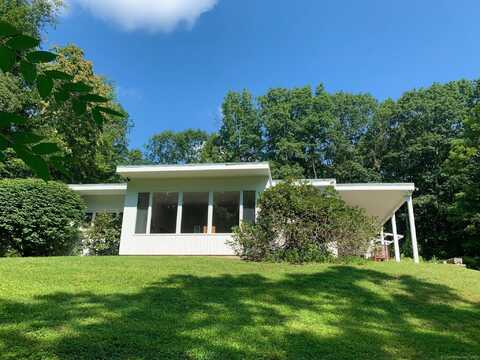 525 Munger Lane, Bethlehem, CT 06751