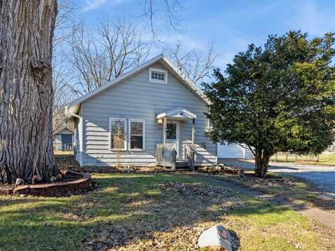 3906 E 32nd Street, Des Moines, IA 50317