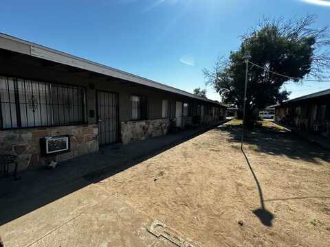 402 Dearing Avenue S, Fresno, CA 93702