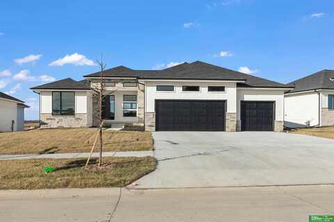 5432 Kestrel Parkway, Elkhorn, NE 68022