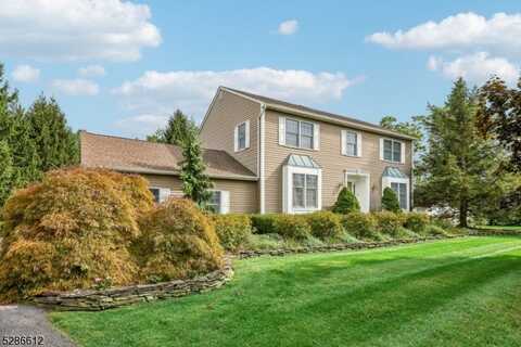 8 Thunder Dr, Vernon, NJ 07418