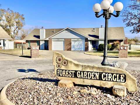 812 A Forest Garden Cir, Hutchinson, KS 67502