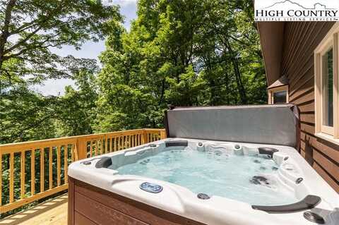 925 Thorncliff Drive, Seven Devils, NC 28604