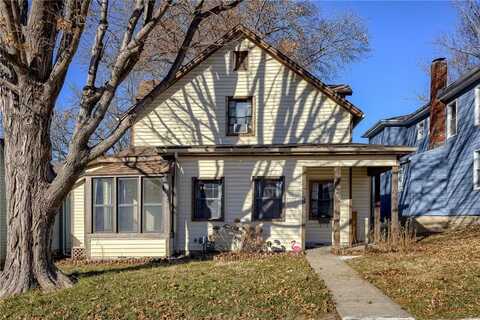 706 Chestnut Street, Leavenworth, KS 66048