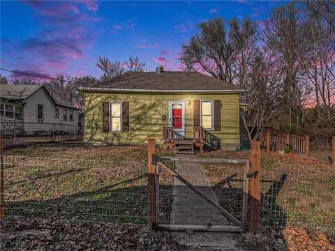 212 W Shrader Street, Liberty, MO 64068