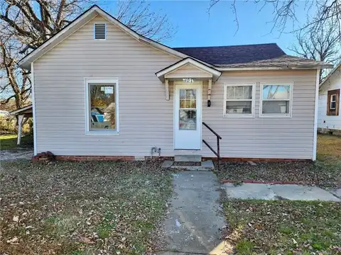 407 W 1st Street, Coffeyville, KS 67337