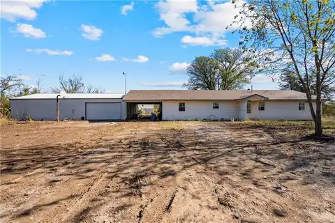 21287 Wichita Road, Chanute, KS 66720