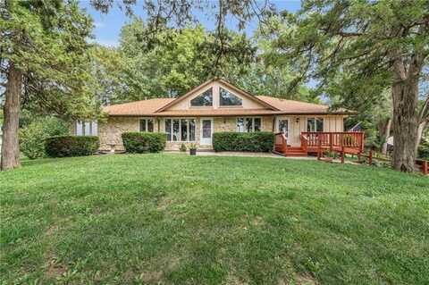 608 4H Road, Lansing, KS 66043