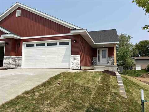 817 Prairie View Dr, WestBranch, IA 52358