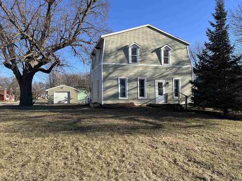 720 N 11th Street, Estherville, IA 51334