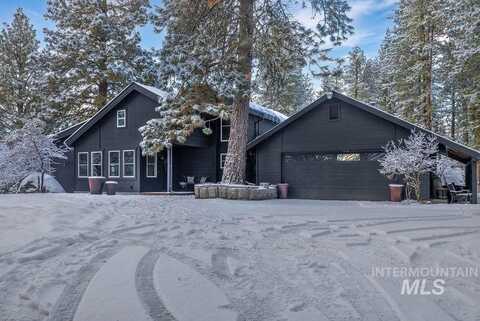 1717 Pine Lakes Ranch Dr, Cascade, ID 83611