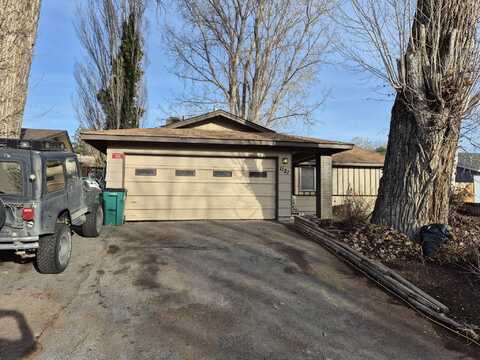 1121 Merryman Drive, Klamath Falls, OR 97603