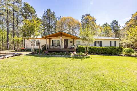 935 Peckerwood Rd, Jacksons Gap, AL 36861