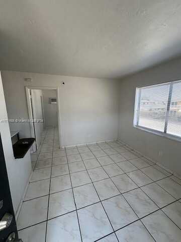 110 W 26th St, Hialeah, FL 33010