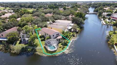 9867 Fairway Cove Ln, Plantation, FL 33324