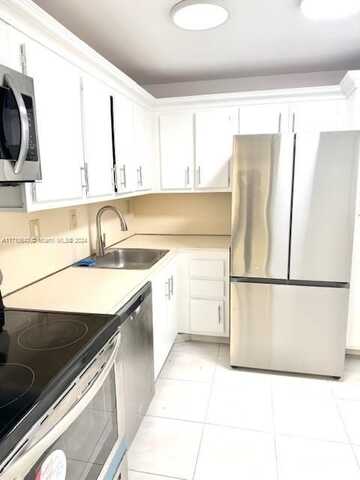 3731 N Country Club Dr, Aventura, FL 33180