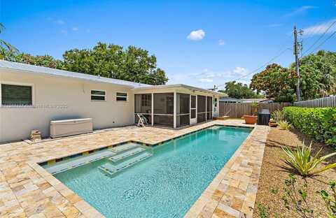 367 W Riverside Dr, Tequesta, FL 33469