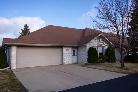 811 Dylan Dr, Elkhorn, WI 53121