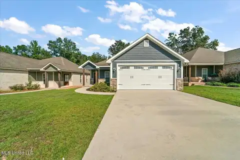 16 N Barnes Field Drive, Hattiesburg, MS 39402