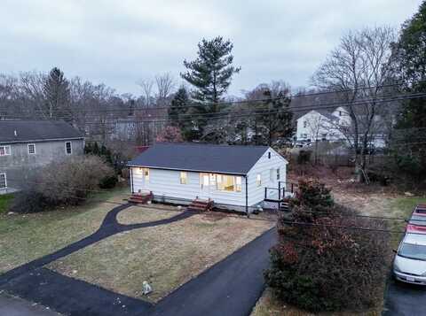 8 Bliss St, Taunton, MA 02780