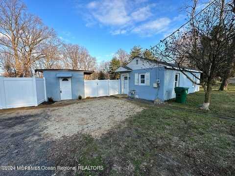 37 School Road E, Marlboro, NJ 07746