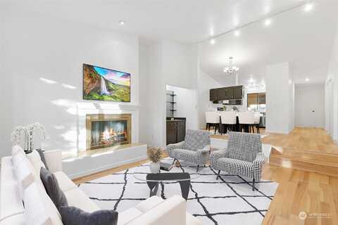 8Th, BELLEVUE, WA 98005